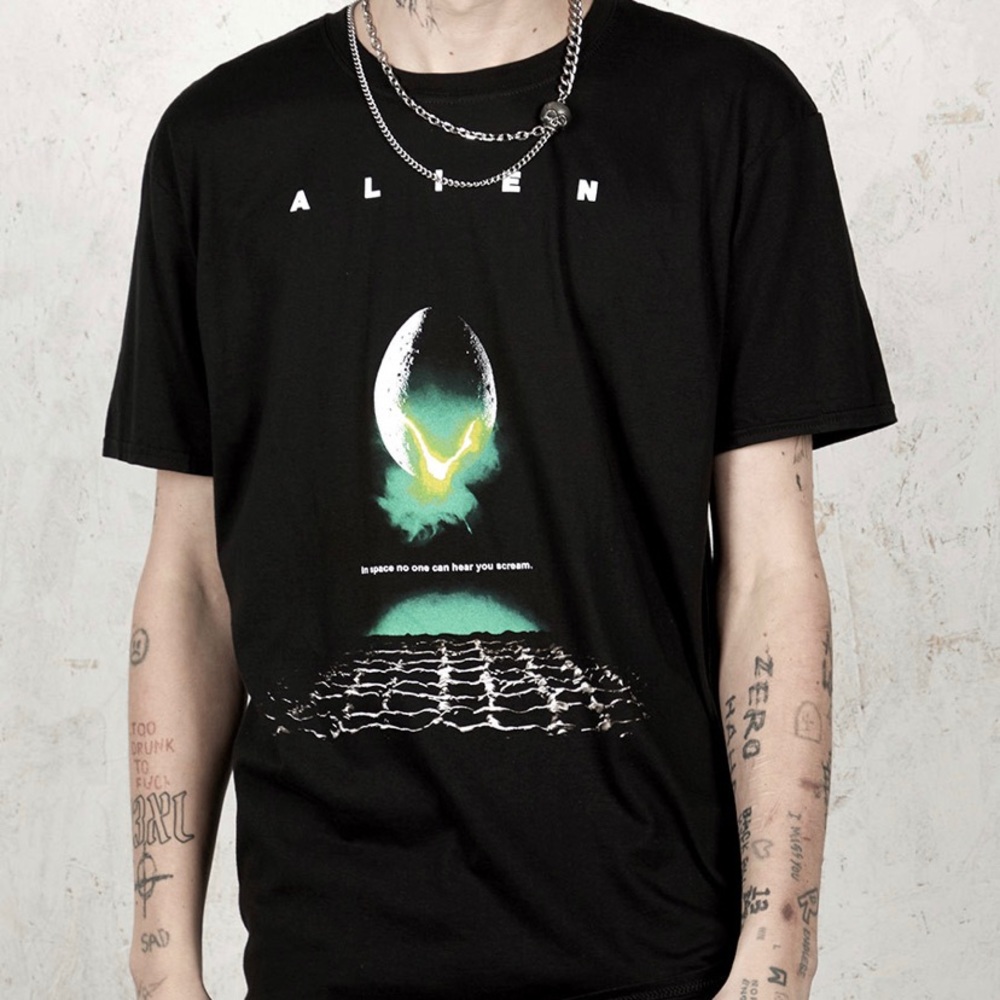 ISO Disturbia alien tee small